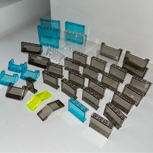 Lego Transparent Brick Assortment- Clear Panels/Windshields/Windscreens - 36 pcs - Picture 11 of 11
